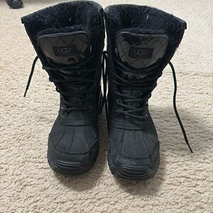 Women’s Patent Black Quilted Adirondack Waterproof Ugg Snow-boots